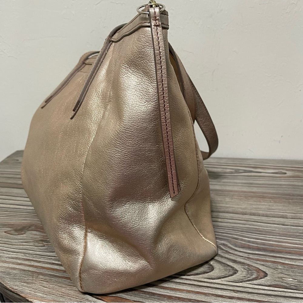 Fossil Sydney Shopper Tote Shoulder Bag Cowhide Leather Metallic Gold Zip Close - Picture 6 of 16